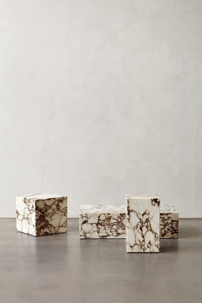 Стол Plinth Cubic Rose Calacatta Viola Marble