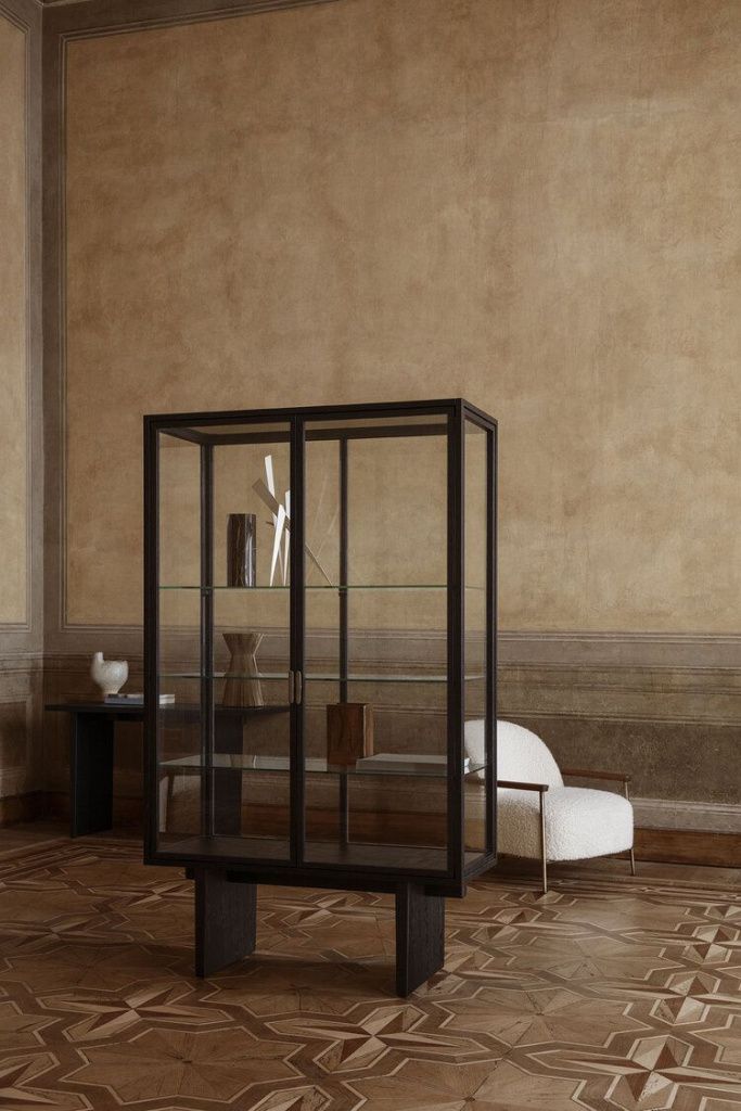 Шкаф Private Vitrine Brown Black Stained Oak