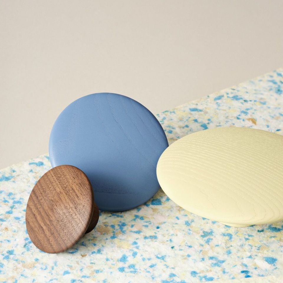 Дверная ручка / крючок Dots Wood Off White 9 см
