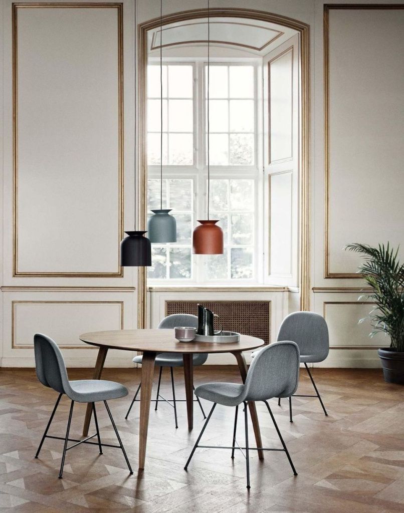 Стол Gubi Dining Table Round Oak Ø120
