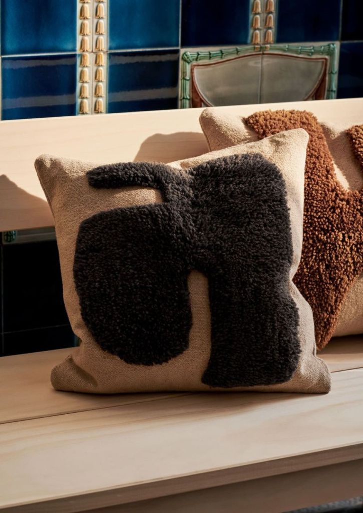 Подушка Lay Cushion Sand/Dark Brown