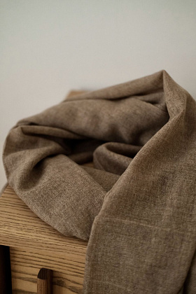 Кашемировый палантин YANGRA ручной работы в цвете natural beige